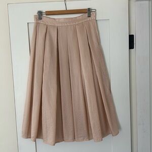 H&M pleated, side-zip skirt. Size 8